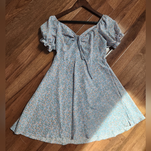 Light blue floral dress 💙 - Picture 2 of 12